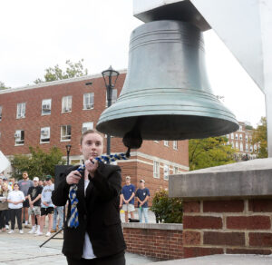 WVU Student Bell-Ringing